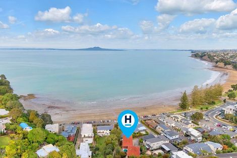 Photo of property in 2/30 Manly Esplanade, Browns Bay, Auckland, 0630