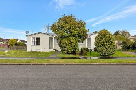 Photo of property in 21 Ealing Street, Redwood, Christchurch, 8051