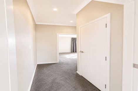Photo of property in 10/19 Collins Avenue, Tawa, Wellington, 5028