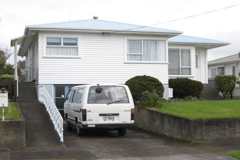 Photo of property in 3 Blenheim Place, Vogeltown, New Plymouth, 4310
