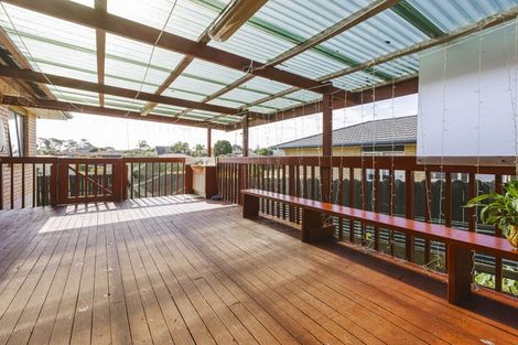 Photo of property in 17 Reyland Close, Weymouth, Auckland, 2103