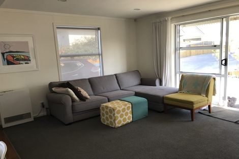 Photo of property in 9a Tahapa Crescent, Meadowbank, Auckland, 1072