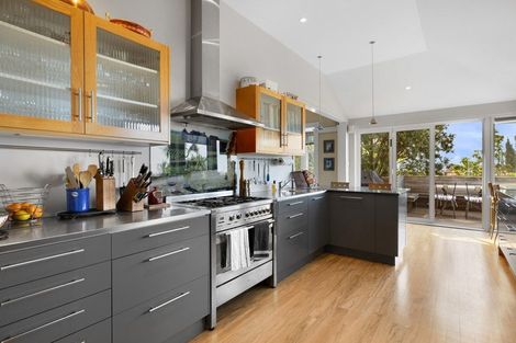 Photo of property in 151 Hackthorne Road, Cashmere, Christchurch, 8022