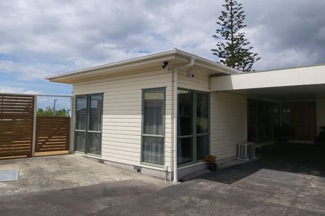 Photo of property in 40 Waimumu Road, Massey, Auckland, 0614