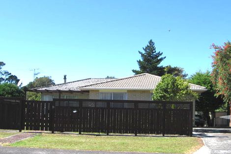 Photo of property in 24 Finlow Drive, Te Atatu South, Auckland, 0610