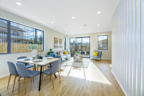 Photo of property in 12 September Place, Forrest Hill, Auckland, 0620