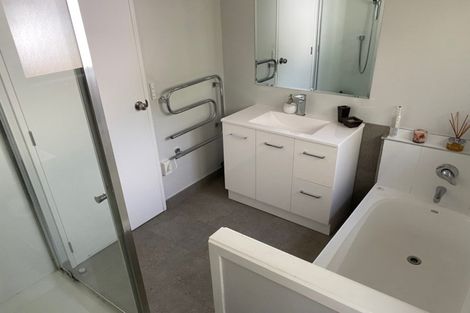 Photo of property in 30b Elliston Crescent, Stanmore Bay, Whangaparaoa, 0932