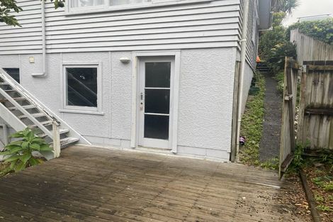 Photo of property in 385 Wairau Road, Totara Vale, Auckland, 0629