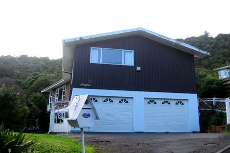 Photo of property in 212 Whites Line East, Waiwhetu, Lower Hutt, 5010