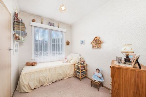 Photo of property in 70 Sylvan Crescent, Te Atatu South, Auckland, 0610