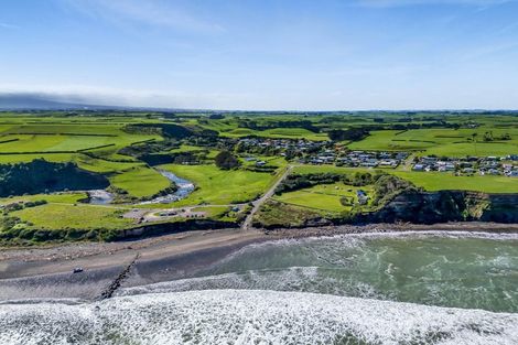 Photo of property in 6 Kawei Road, Ohawe, Hawera, 4671