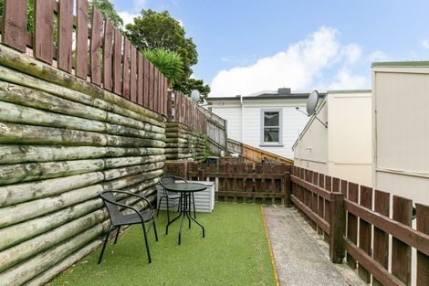 Photo of property in 84 Rolleston Street, Mount Cook, Wellington, 6021