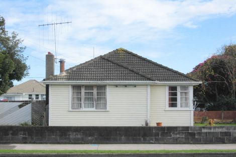Photo of property in 97 Bartholomew Road, Levin, 5510