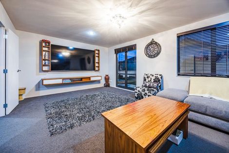 Photo of property in 22 Erceg Way, Rosehill, Papakura, 2113