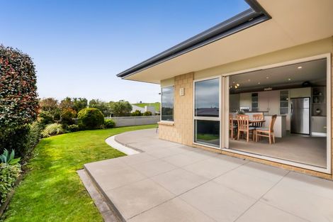 Photo of property in 5 Vardon Way, Waiwhakaiho, New Plymouth, 4312