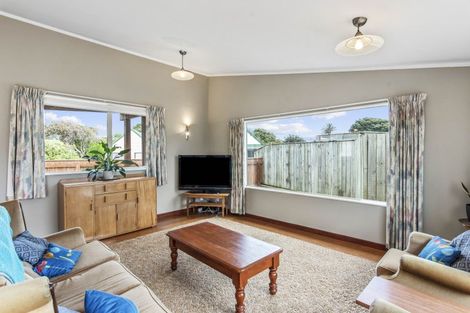 Photo of property in 1 Frances Street, Waikanae Beach, Waikanae, 5036