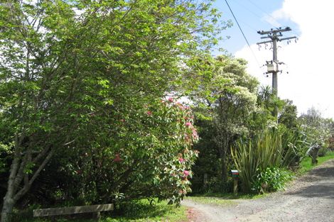 Photo of property in 18 Unity Road, Waitakere, Henderson, 0781