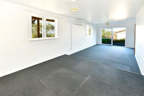 Photo of property in 12 Barker Rise, Northcross, Auckland, 0632