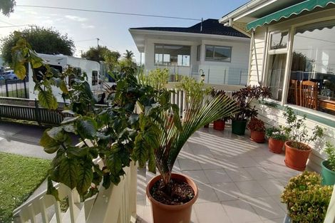 Photo of property in 1/22 Knights Road, Rothesay Bay, Auckland, 0630