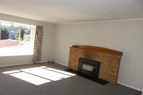 Photo of property in 15 Victory Crescent, Tawa, Wellington, 5028