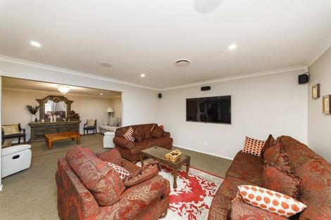 Photo of property in 6 Cyprus Place, Fitzherbert, Palmerston North, 4410