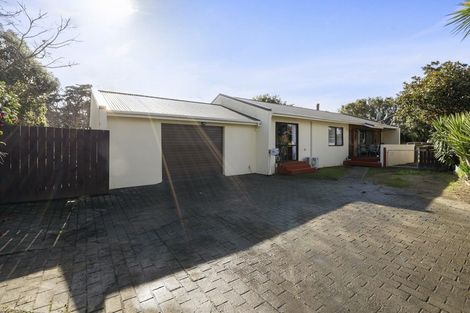 Photo of property in 134 John F Kennedy Drive, Milson, Palmerston North, 4414