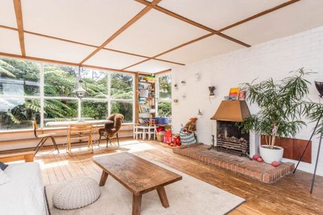 Photo of property in 180 Atkinson Road, Titirangi, Auckland, 0604