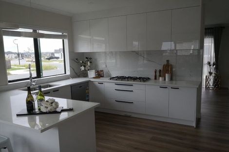 Photo of property in 2 Lavey Road, Flat Bush, Auckland, 2019