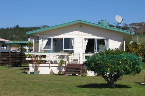 Photo of property in 18 Banks Street, Cooks Beach, Whitianga, 3591