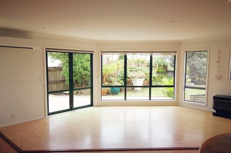 Photo of property in 8 Stanley Road, Glenfield, Auckland, 0629