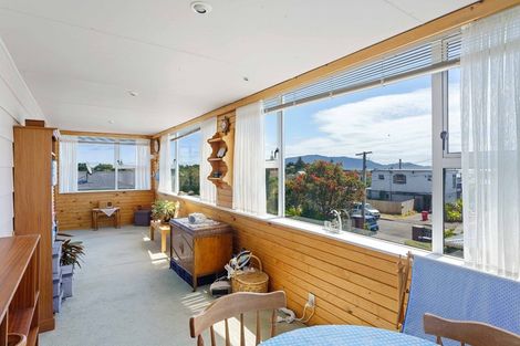 Photo of property in 10 Titoki Road, Waikanae Beach, Waikanae, 5036