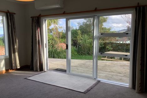 Photo of property in 3 Singers Road, Korokoro, Lower Hutt, 5012