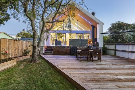 Photo of property in 6 Aubrey Street, New Plymouth, 4310