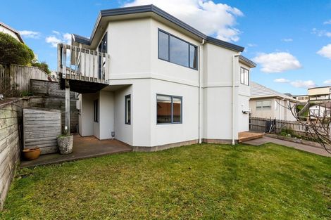 Photo of property in 75a Dress Circle, Newlands, Wellington, 6037