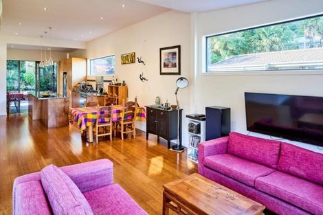 Photo of property in 3 Kaitawa Road, York Bay, Lower Hutt, 5013