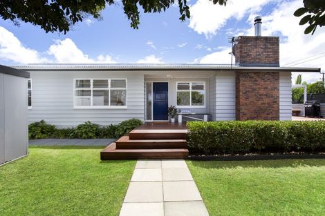 Photo of property in 1/1 Tawa Road, Te Atatu Peninsula, Auckland, 0610