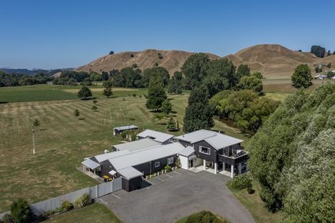 Photo of property in 797 Pourerere Road, Omakere, Waipawa, 4271