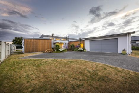 Photo of property in 60 Rodeo Drive, Kelvin Grove, Palmerston North, 4414