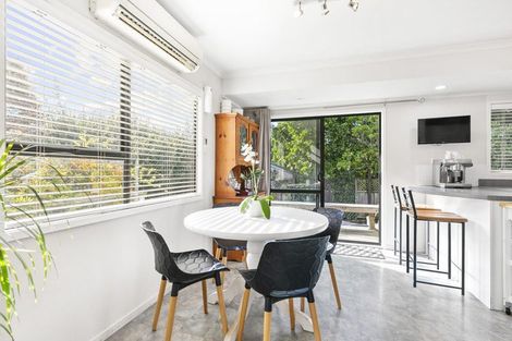 Photo of property in 1 Awatahi Place, Greenhithe, Auckland, 0632