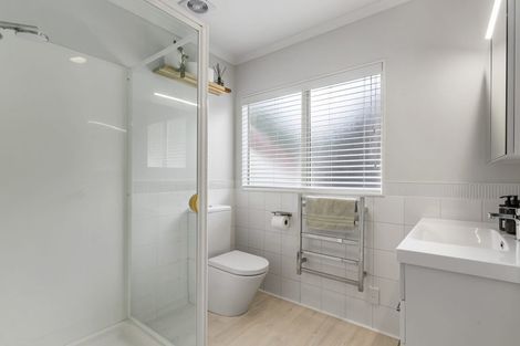 Photo of property in 2/13a Sandspit Road, Cockle Bay, Auckland, 2014