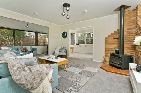 Photo of property in 32 Hatherlow Street, Glenfield, Auckland, 0629