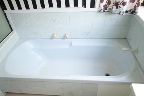 Photo of property in 27 Berkley Avenue, Hillcrest, Hamilton, 3216