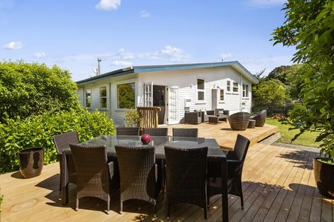 Photo of property in 15 Cherry Blossom Grove, Maungaraki, Lower Hutt, 5010