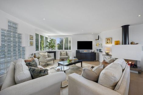 Photo of property in 2/39 Eastcliffe Road, Castor Bay, Auckland, 0620