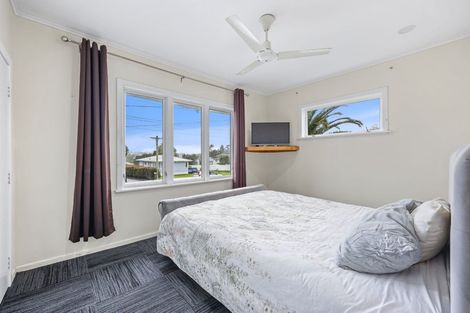 Photo of property in 44 Farquhar Road, Glendene, Auckland, 0602