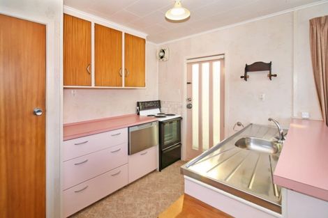 Photo of property in 14 Huatoki Street, Vogeltown, New Plymouth, 4310