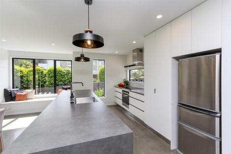Photo of property in 32a Aubrey Street, New Plymouth, 4310