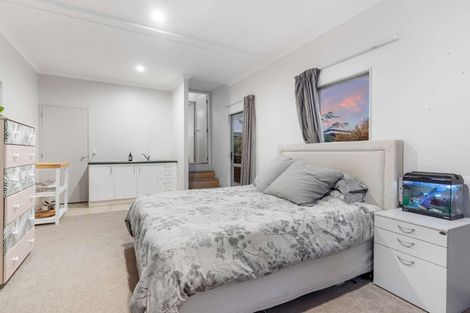 Photo of property in 24a Alexander Street, Cockle Bay, Auckland, 2014