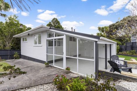 Photo of property in 29 Aplin Place, Birkdale, Auckland, 0626