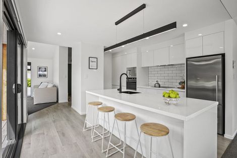 Photo of property in 11 Donnelly Street, Oakura, 4314